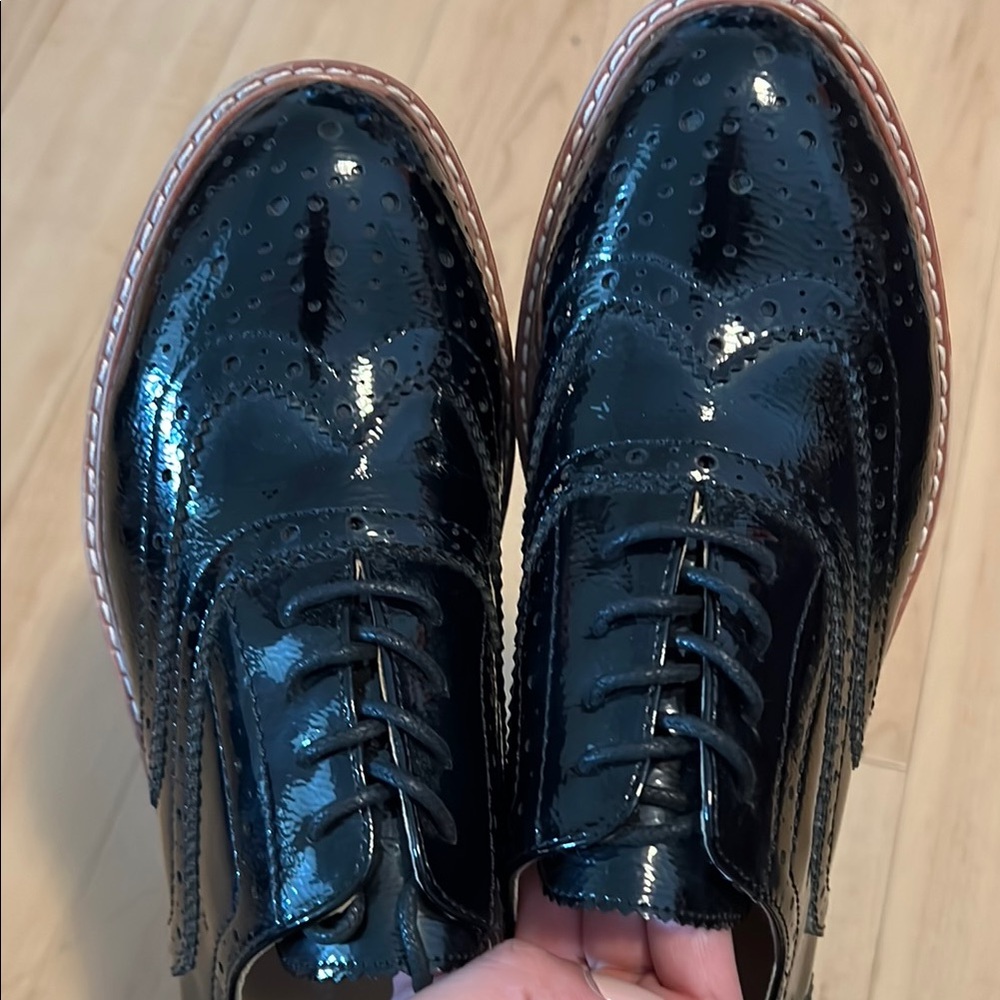 Madden Girl Black Oxfords with Classic Brogue Design - Picture 5 of 9